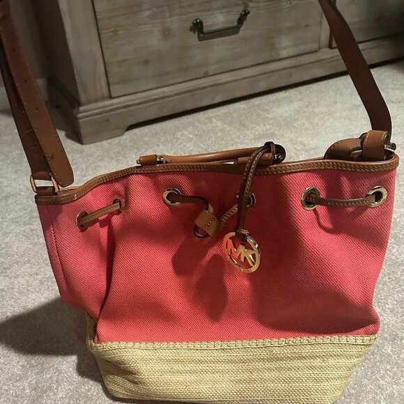 Michael Kors Bag Coral Pink Drawstring Straw Bucket Top handle - Picture 1 of 6